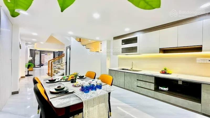 Bán nhà mới phố nhật chiêu, đường ô tô thông, tặng nội thất, đi bộ hồ tây