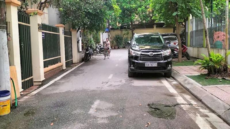 Bán nhà nhật chiêu, ngõ ô tô thông lạc long quân, cực kì đẹp, hiện đại