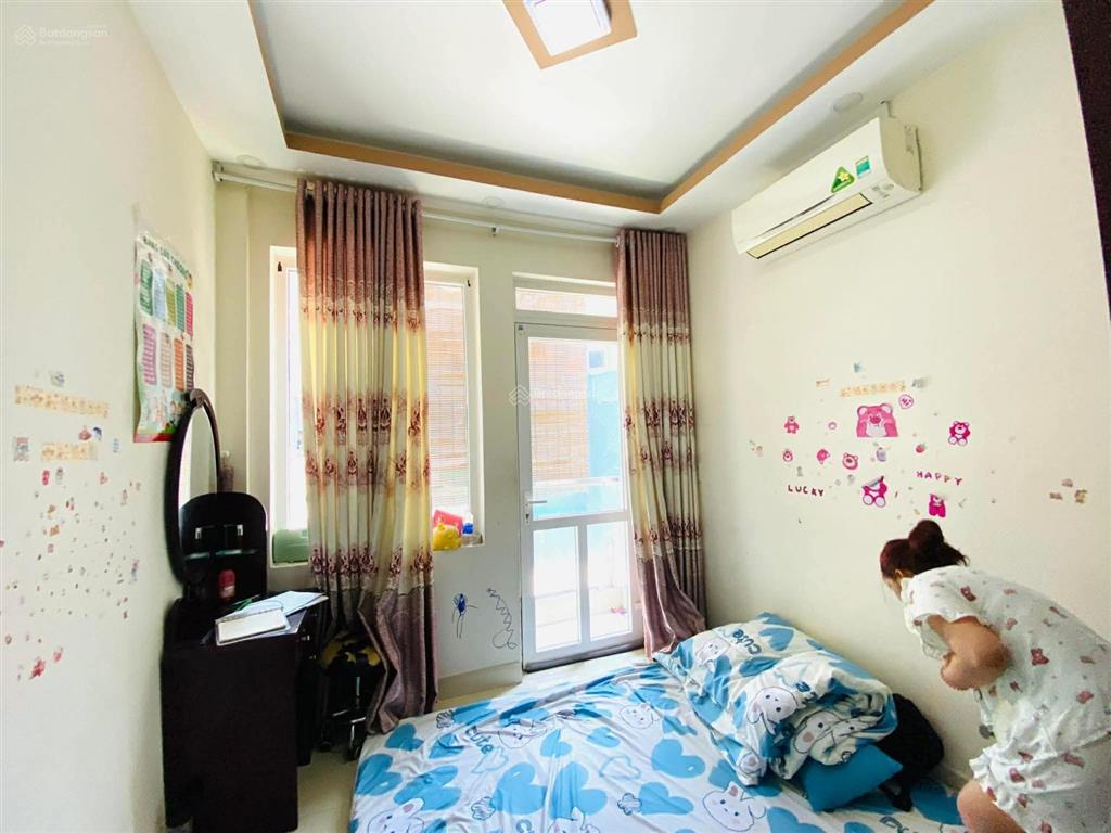 Bán nhà ngô gia tư quận 10  28m2 4 tầng mới đẹp ở ngay 3pn.