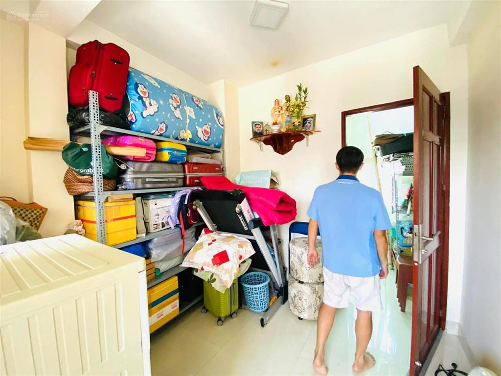 Bán nhà ngô gia tư quận 10  28m2 4 tầng mới đẹp ở ngay 3pn.