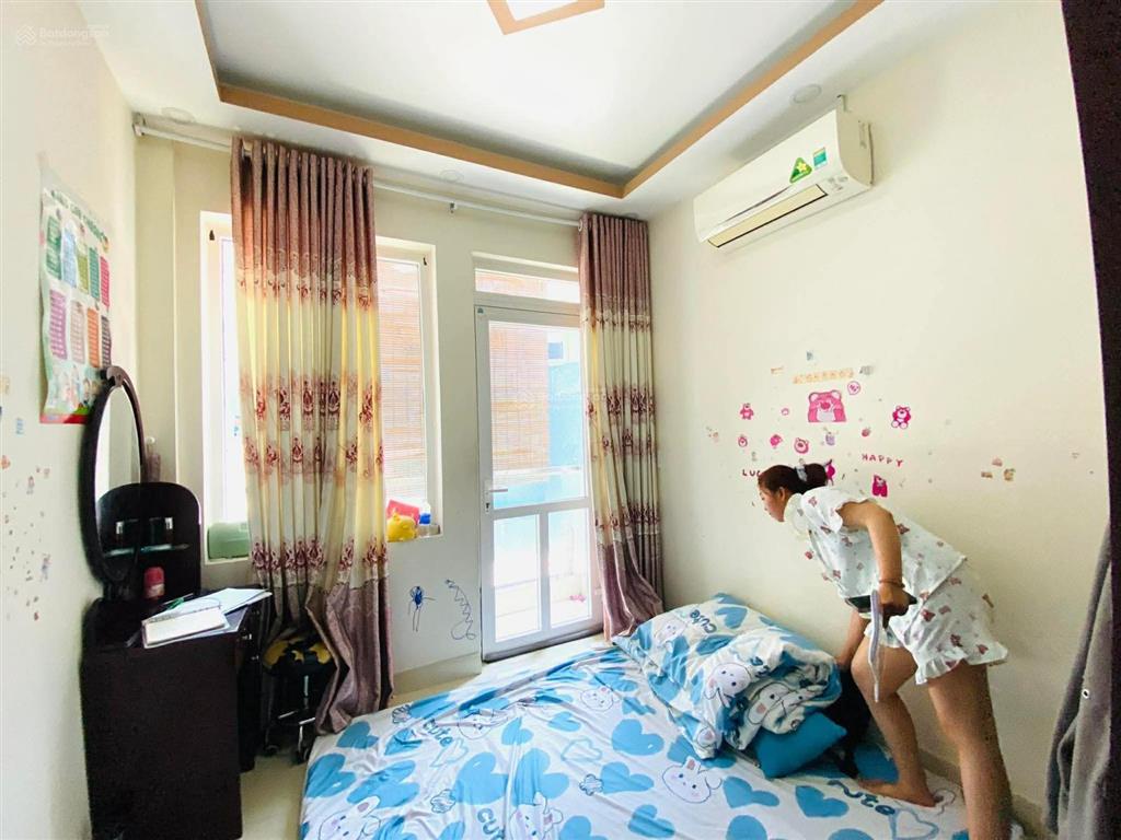 Bán nhà ngô gia tư quận 10  28m2 4 tầng mới đẹp ở ngay 3pn.