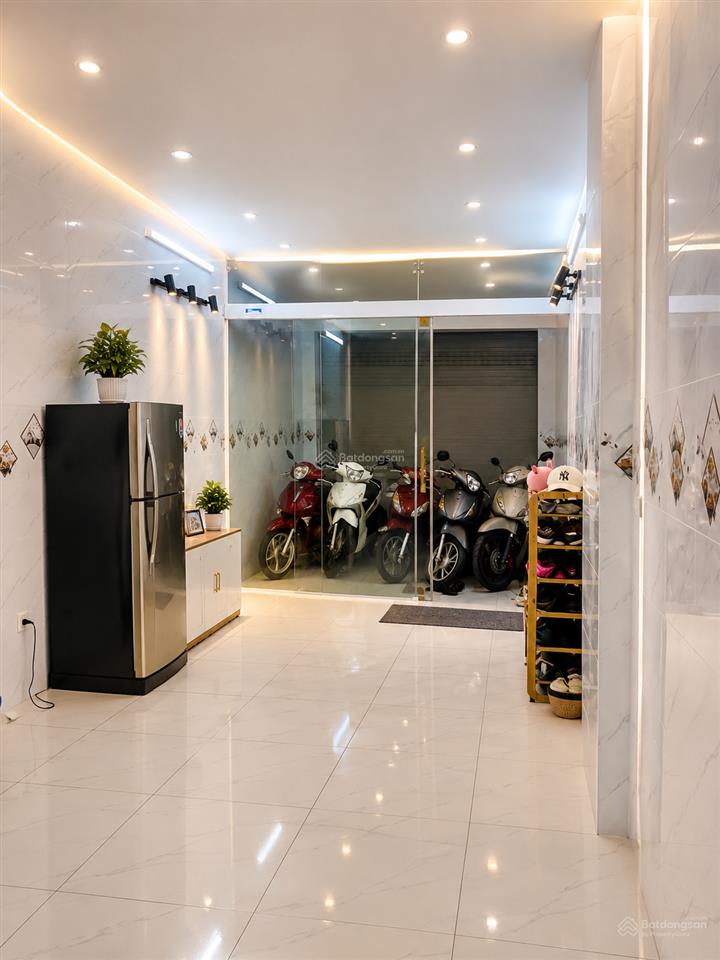 Nhà mặt ngõ văn hương, 32m2, 6 tầng, 3 ngủ rộng. 11,85 tỷ (có thương lượng)