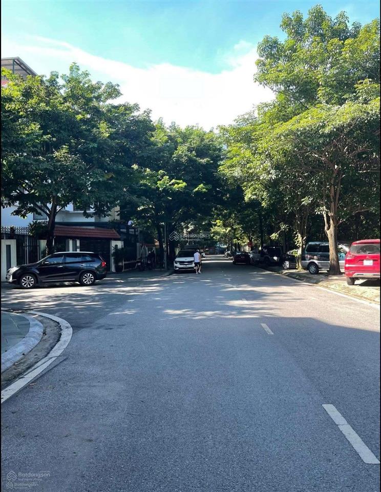 Bán đất ngay đại sứ quán hàn quốc  ngõ thông kinh doanh ô tô tránh  lô góc  vị trí đẹp