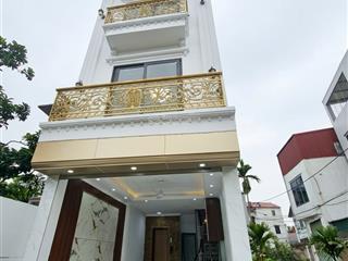 7,6 tỷ có ngay nhà đẹp thang máy 5 tầng tại bát khối, hn.