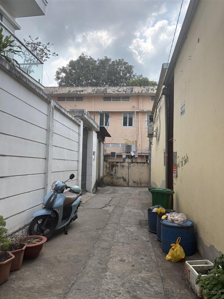 Nhà 3 tầng linh trung 51m2  hẻm 3m ba gác 1 sẹc  bề ngang 6.7m bề thế nở hậu 7.2m