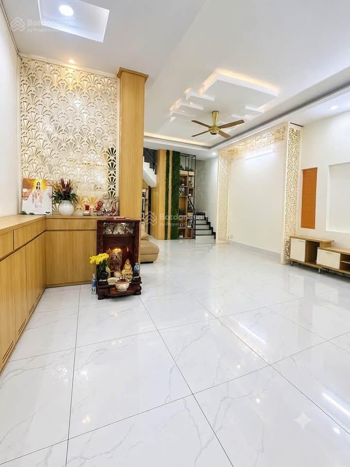 Nhà 2 tầng mặt tiền đường lớn (107m nở hậu) sân đậu 2 ô tô 7 chỗ kết nối phạm văn đồng 8.5 tỷ