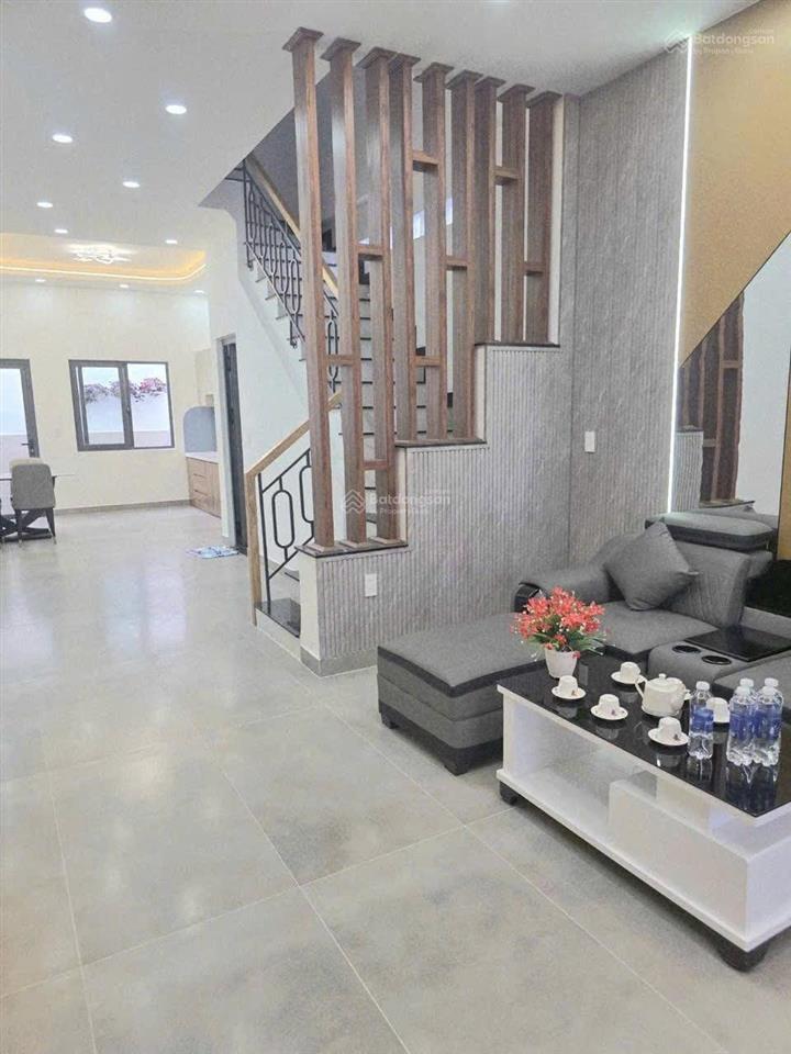Nhà mới 100% full nội thất 3 tầng 4pn 5wc hẻm 4m đường 35 hiệp bình 5.x tỷ (x tiểu học)