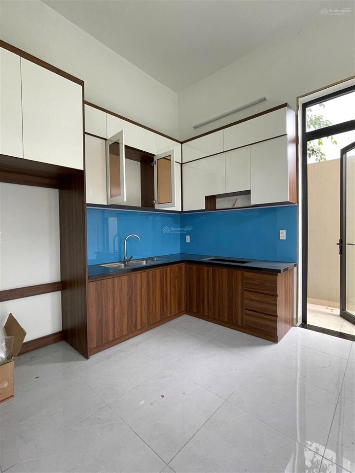 Nhà góc 2 mặt tiền (104.6m) mới 3 tầng 3pn 5wc cách nguyễn duy trinh 50m long trường q9  6.x tỷ