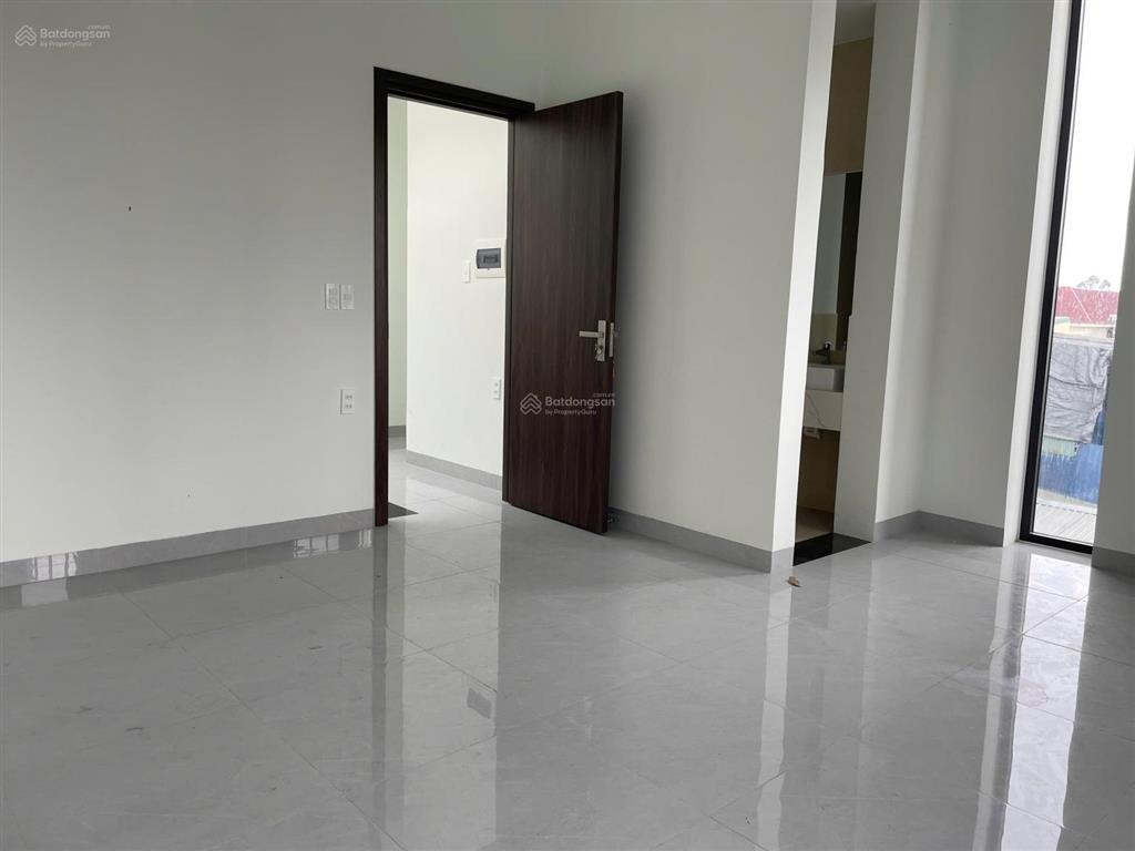 Nhà góc 2 mặt tiền (104.6m) mới 3 tầng 3pn 5wc cách nguyễn duy trinh 50m long trường q9  6.x tỷ