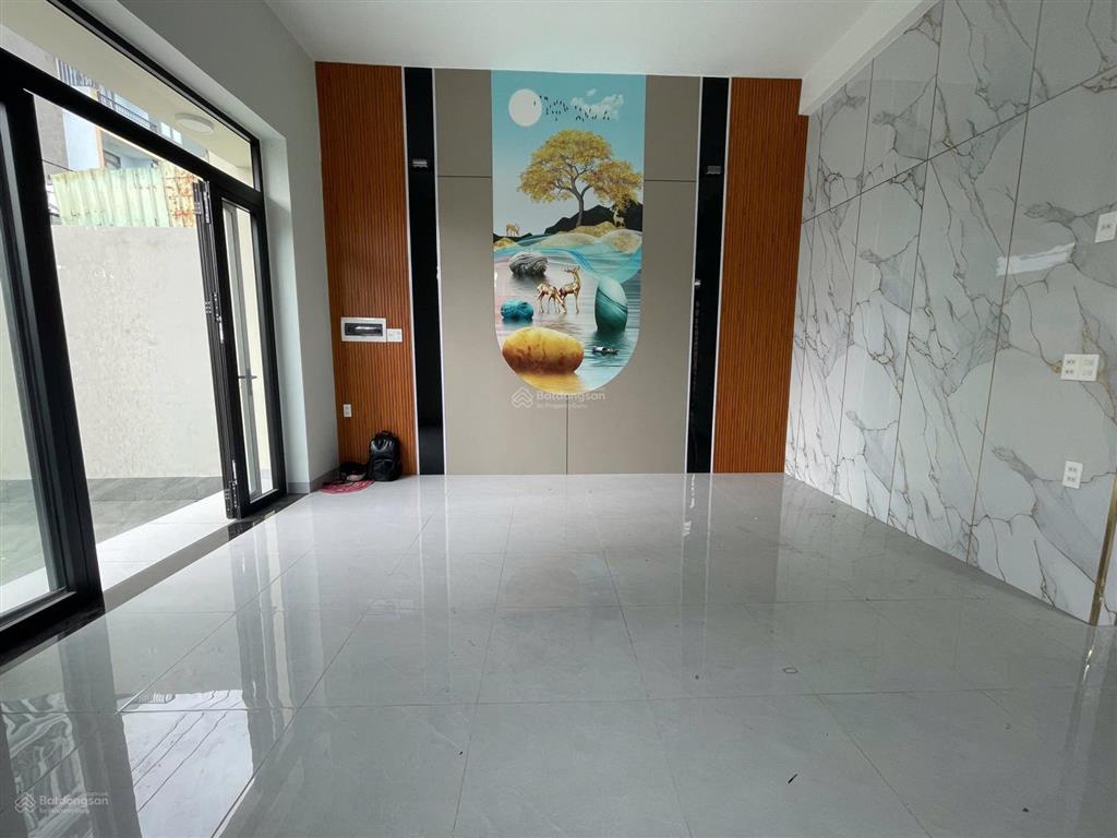 Nhà góc 2 mặt tiền (104.6m) mới 3 tầng 3pn 5wc cách nguyễn duy trinh 50m long trường q9  6.x tỷ