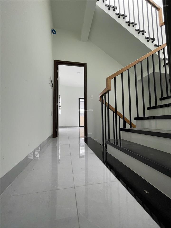 Nhà góc 2 mặt tiền (104.6m) mới 3 tầng 3pn 5wc cách nguyễn duy trinh 50m long trường q9  6.x tỷ