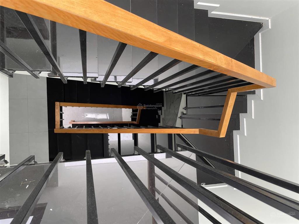 Nhà góc 2 mặt tiền (104.6m) mới 3 tầng 3pn 5wc cách nguyễn duy trinh 50m long trường q9  6.x tỷ