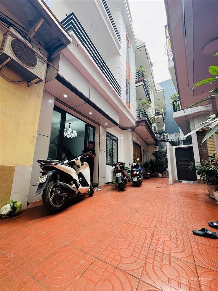 Nhà thiên lôi, chợ đôn, ngõ nông, sân cổng