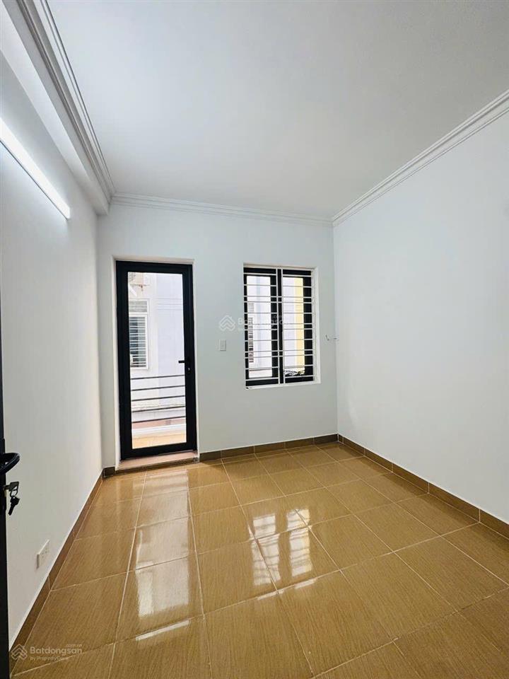 Nhà thiên lôi, chợ đôn, ngõ nông, sân cổng