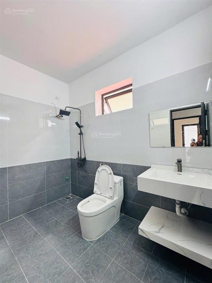 Nhà thiên lôi, chợ đôn, ngõ nông, sân cổng