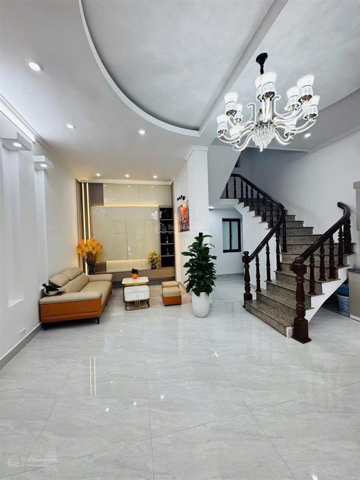 Nhà thiên lôi, chợ đôn, ngõ nông, sân cổng