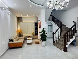 Nhà thiên lôi, chợ đôn, ngõ nông, sân cổng