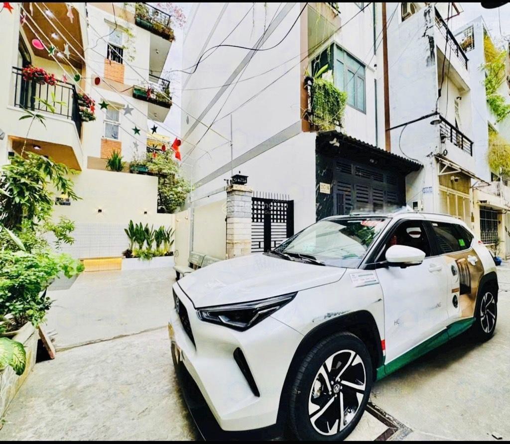 Giảm 200tr, 4 tầng (5pn, 4wc), dt 4 x 13m hxh, dân trí cao, 5p ra sân bay, phan xích long, nở hậu