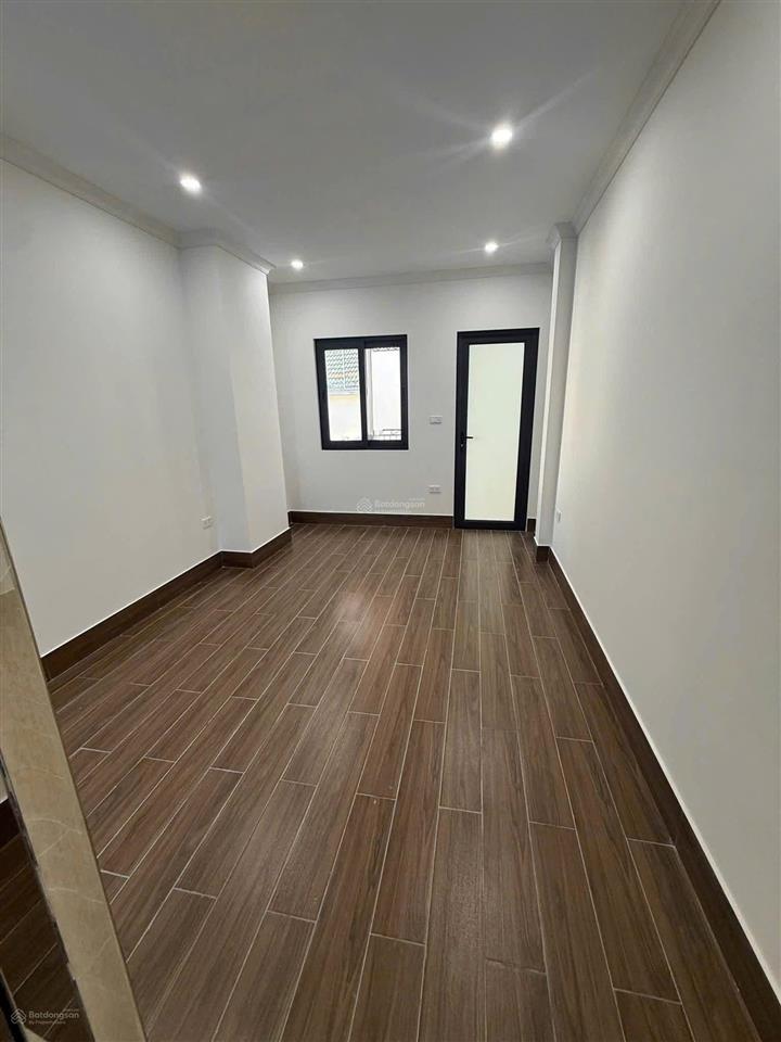 Cho thuê nhà 5 tầng thang máy ngõ 123 võ chí công, giá 19tr, nhà mới