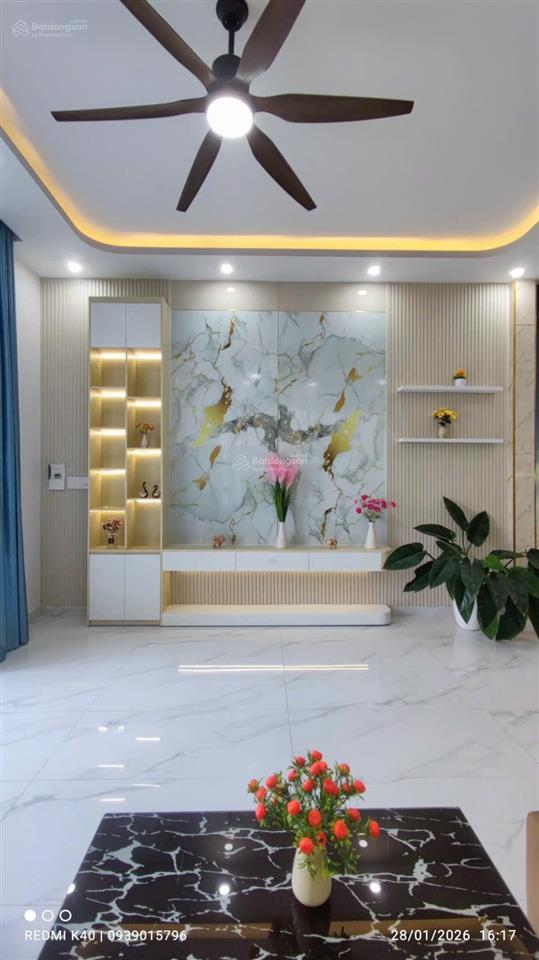 Bán căn nhà mới xây  giáp vinhomes hóc môn tphcm