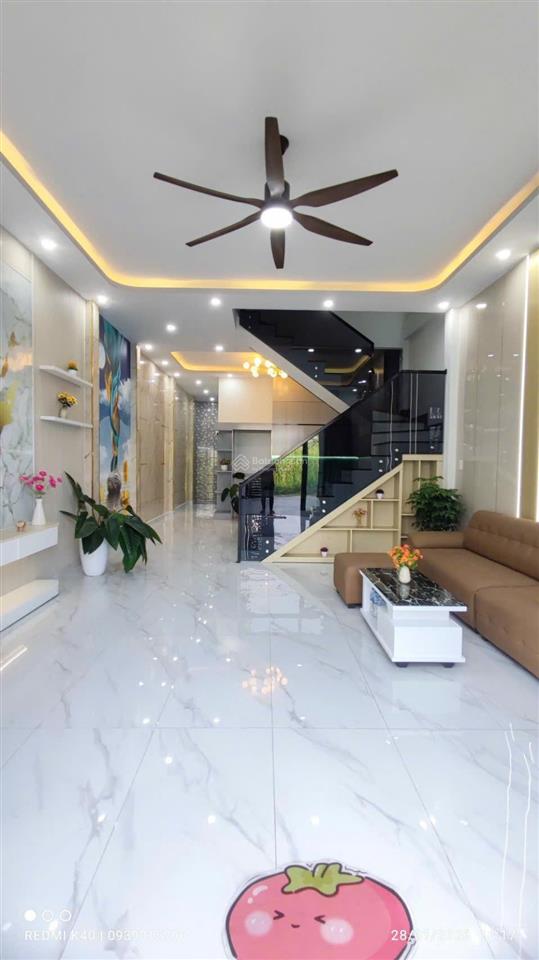 Bán căn nhà mới xây  giáp vinhomes hóc môn tphcm