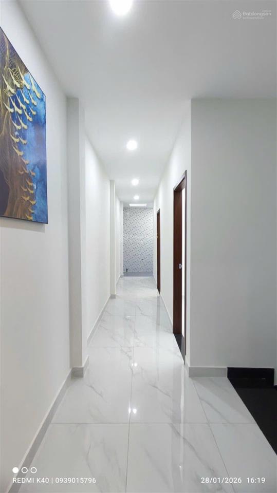 Bán căn nhà mới xây  giáp vinhomes hóc môn tphcm