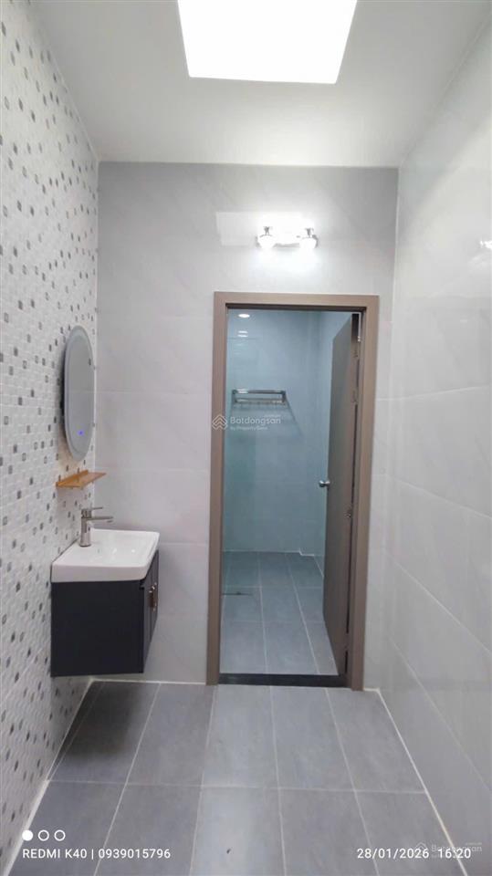 Bán căn nhà mới xây  giáp vinhomes hóc môn tphcm