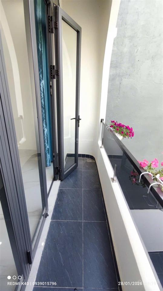 Bán căn nhà mới xây  giáp vinhomes hóc môn tphcm
