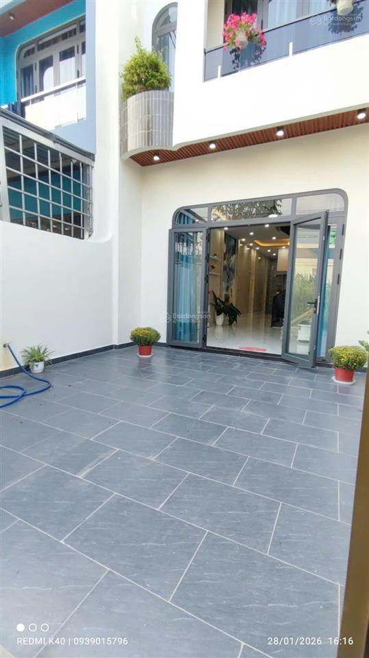 Bán căn nhà mới xây  giáp vinhomes hóc môn tphcm