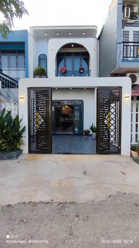 Bán căn nhà mới xây  giáp vinhomes hóc môn tphcm