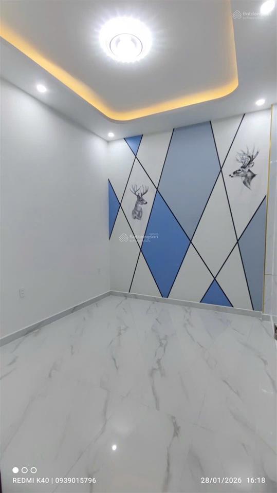 Bán căn nhà mới xây  giáp vinhomes hóc môn tphcm