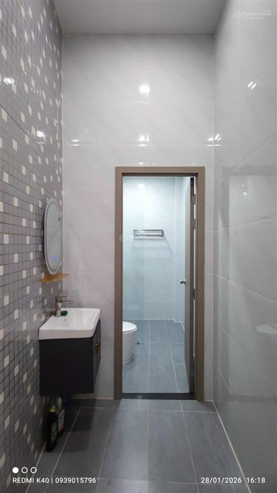 Bán căn nhà mới xây  giáp vinhomes hóc môn tphcm