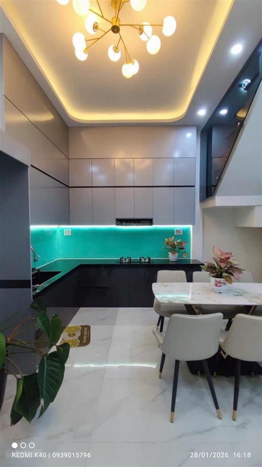 Bán căn nhà mới xây  giáp vinhomes hóc môn tphcm