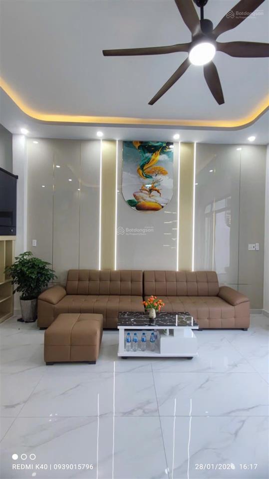 Bán căn nhà mới xây  giáp vinhomes hóc môn tphcm