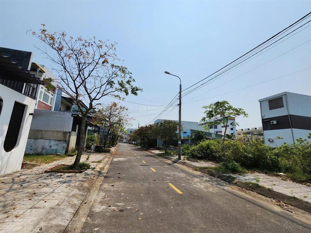 Bán lô đất 100m2 đường trung lập 16 sạch đẹp, dân cư sầm uất kđt bàu tràm lakeside.  0912 096 ***