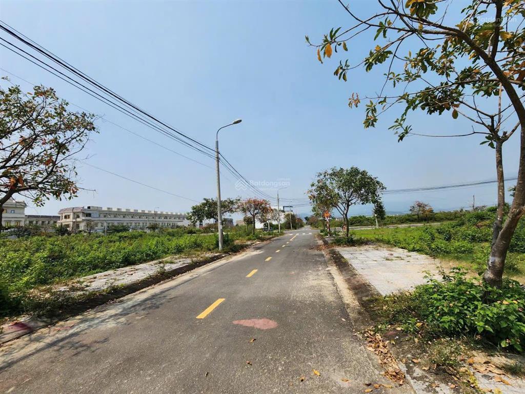 Bán lô đất 100m2 đường trung lập 16 sạch đẹp, dân cư sầm uất kđt bàu tràm lakeside.  0912 096 ***