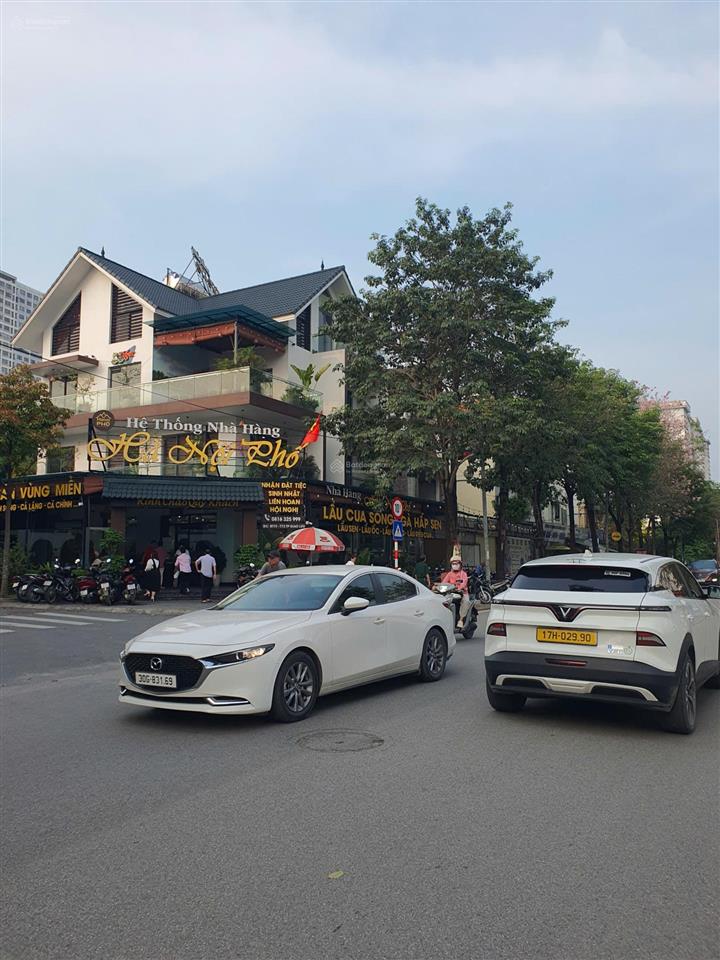 Siêu hiếm  cần bán biệt thự mặt hồ 240m2  tp giao lưu  sđcc  3 tầng 1 tum   0982 445 ***