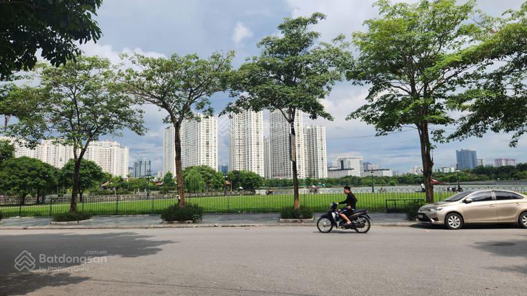 Siêu hiếm  cần bán biệt thự mặt hồ 240m2  tp giao lưu  sđcc  3 tầng 1 tum   0982 445 ***