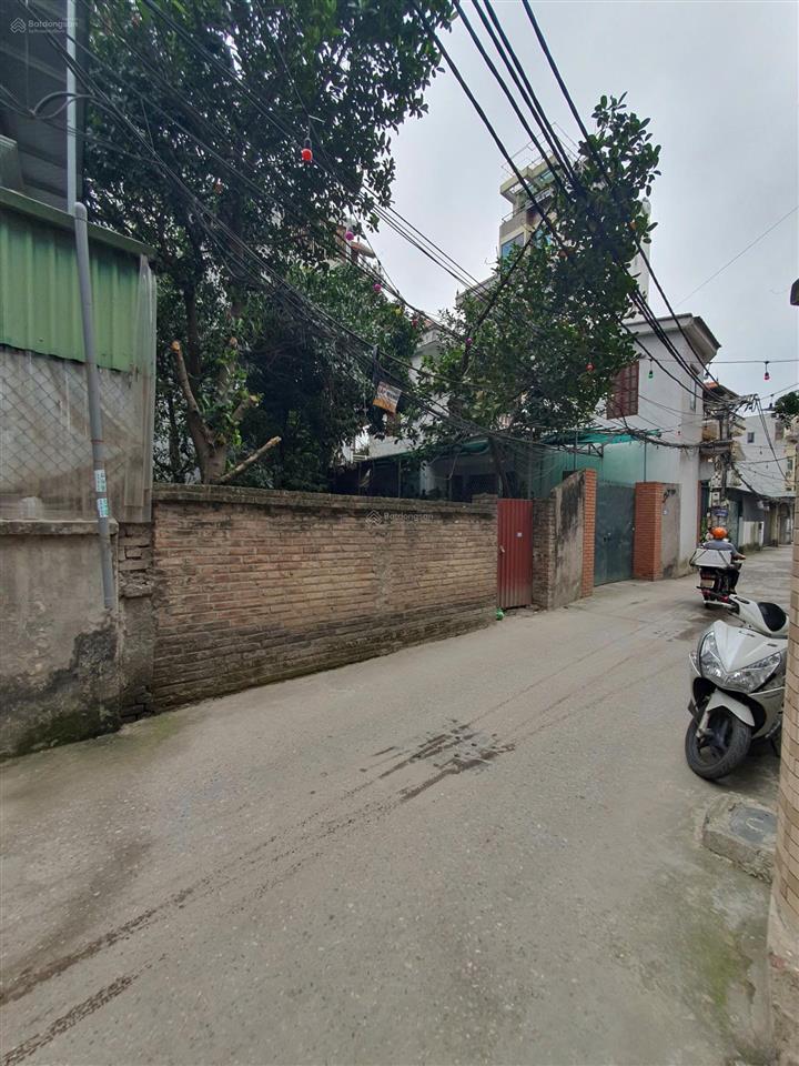 Bán đất phú thượng  gần đường 40m ciputra  dt 100m2 mt 6m, ô tô 7 chỗ vào, sđcc  giá 24 tỷ