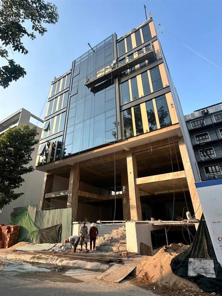 Bán building mt hoàng sa, dtsd  691m2, kc  hầm + 6 tầng, hđt  140tr/tháng, giá  50 tỉ