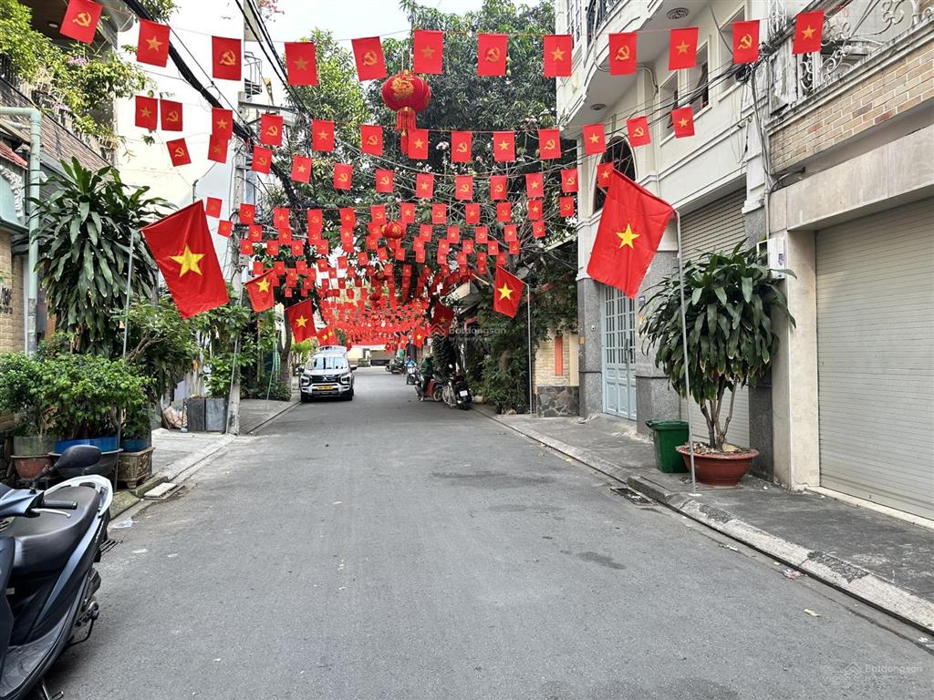 Chính chủ cần bán nhà hxh hoàng văn thụ, dt 4.5m x 20m  kết cấu 4 tầng, giá chỉ 17.5 tỉ tl
