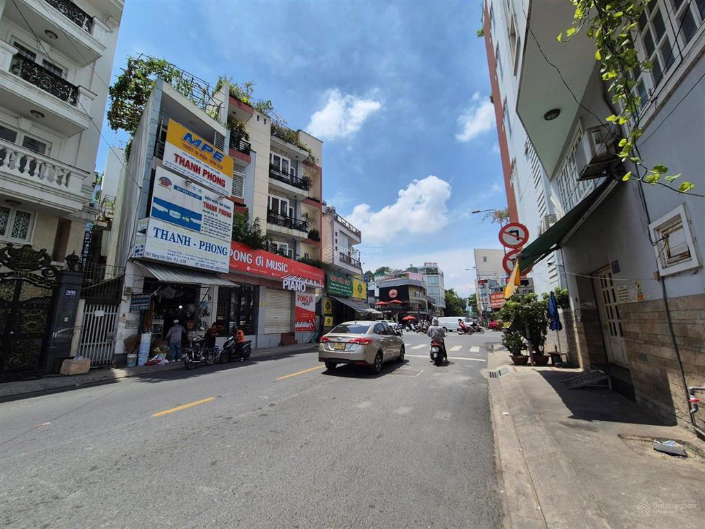 Giá đầu tư  cần bán nhà góc 2mt phan đăng lưu, dt ( 5mx20m ), kết cấu  4 tầng, giá  23 tỉ.