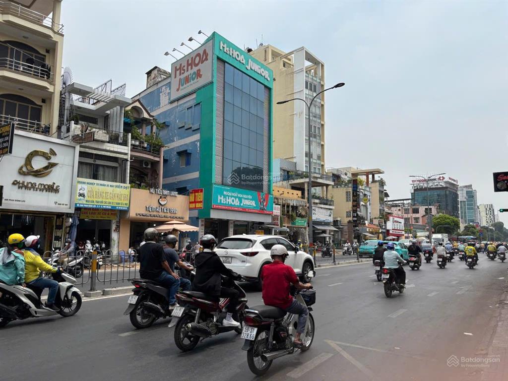 Hạ giá  bán nhà 2mt lê quang định, dt  ~4mx20m, kc  5 tầng, hđt  55tr/tháng, từ 27 tỉ còn 21 tỉ