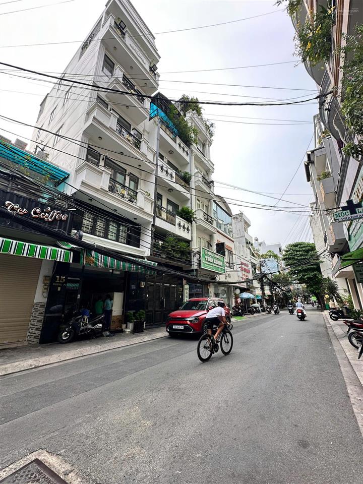 Ngộp bank  bán nhà mt ngay phan đình phùng, dt 5mx20m, kc 4 tầng, từ 25 tỉ còn 16.8 tỉ còn bớt