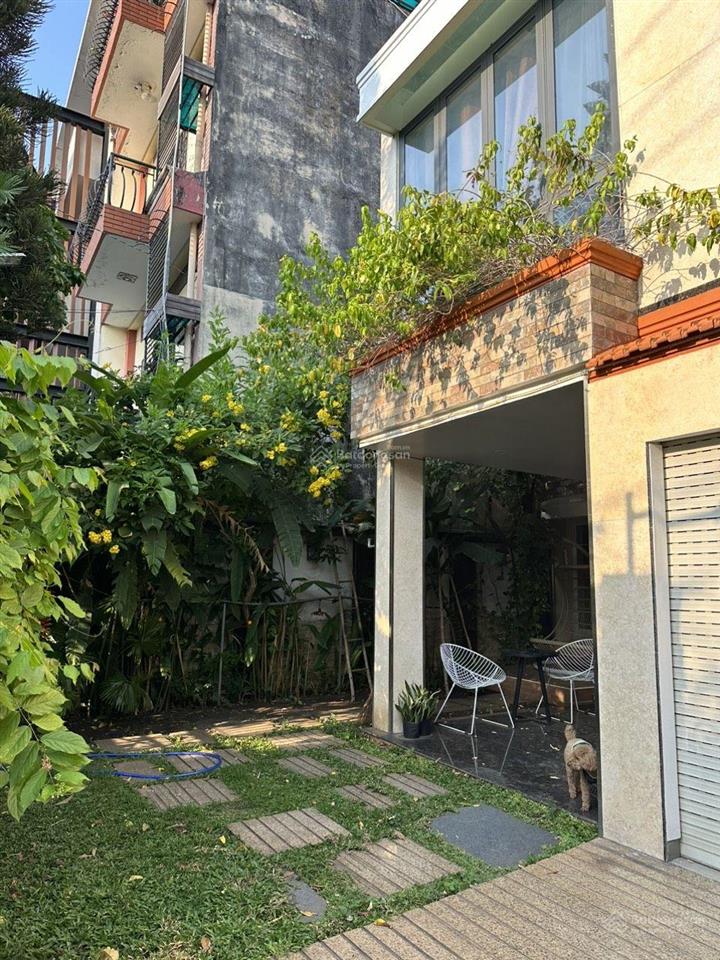 Định cư  cần bán nhà hxh nguyễn văn trỗi, dt  9mx25m, cn  180m2, kc  3 tầng  giá  33 tỉ