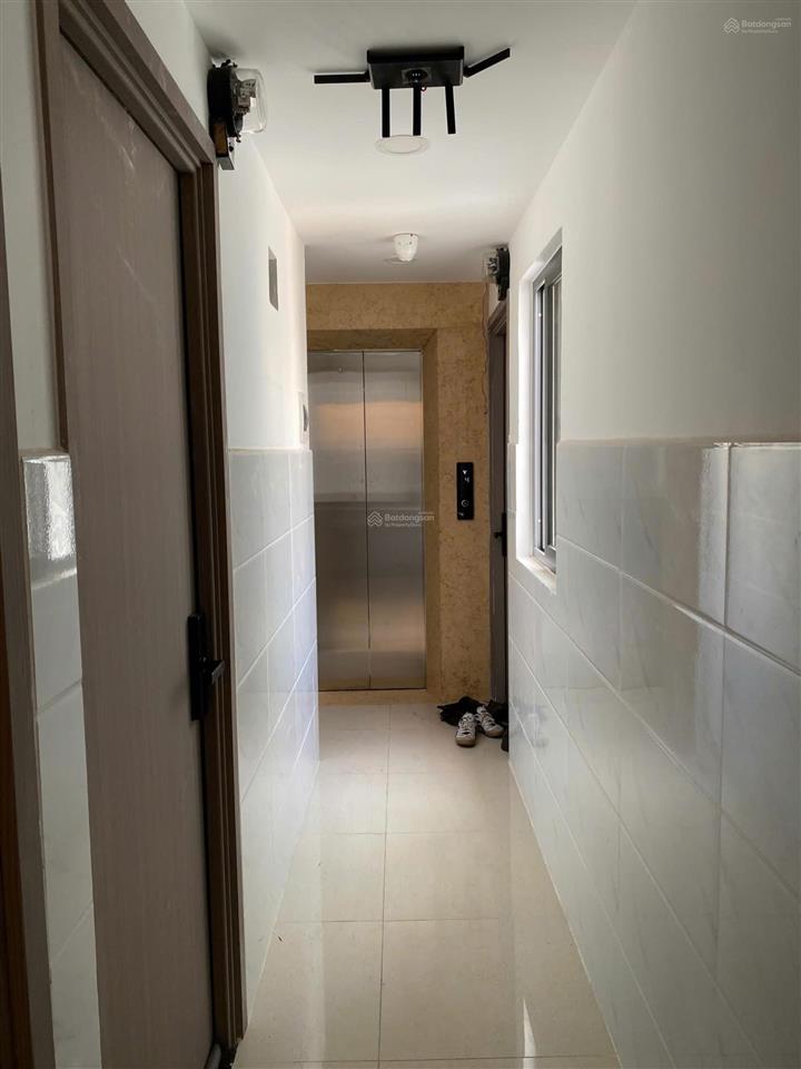 Bán nhà hoàng hoa thám, dt  8mx25m, cn  180m2, kc  hầm + 5 tầng tn  180tr/th  giá  35 tỉ.
