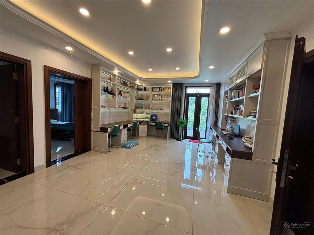 Định cư cần bán nhà bàu cát, dt  7mx20m,kc  hầm + 7 tầng + thang máy, dtsd  450m2, giá  25.9 tỉ