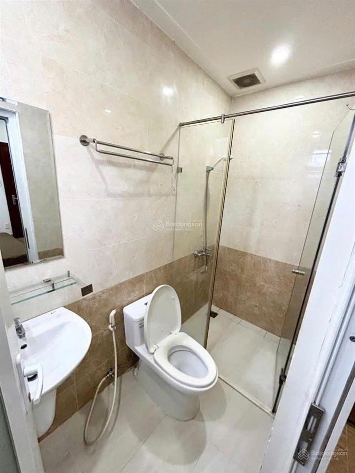 Bán gấp nhà mt lê quang định, dt  7nh11x25m , cn  150m2  8 tầng  tn 130tr/tháng, giá  32 tỉ