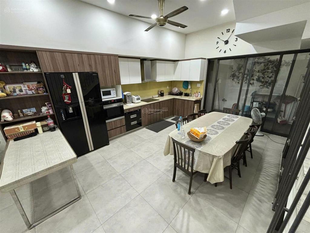 Hđt 720 triệu  bán gấp mt ngay cộng hòa, dt 6x18, kc hầm + 6 tầng. hạ sâu bán 21 tỷ
