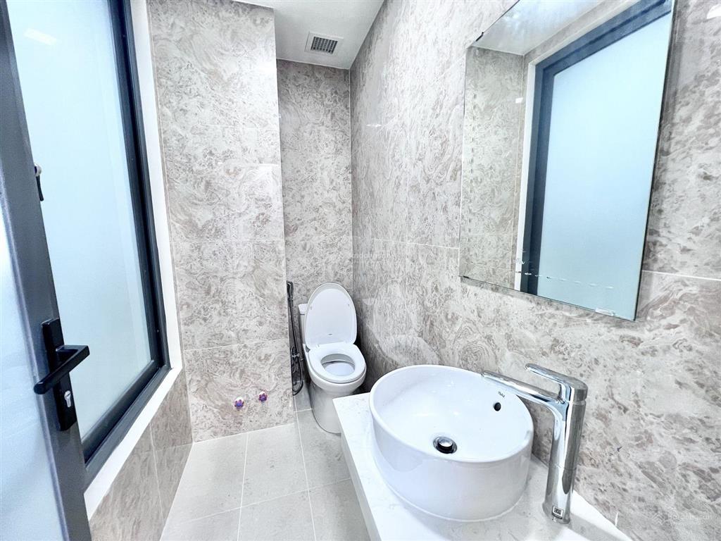 Thu nhập 1.2 tỷ/năm  bán tòa nhà hoàng văn thụ, dt 12mx20m  cn 180m2, kc 7 tầng  giá 38 tỷ